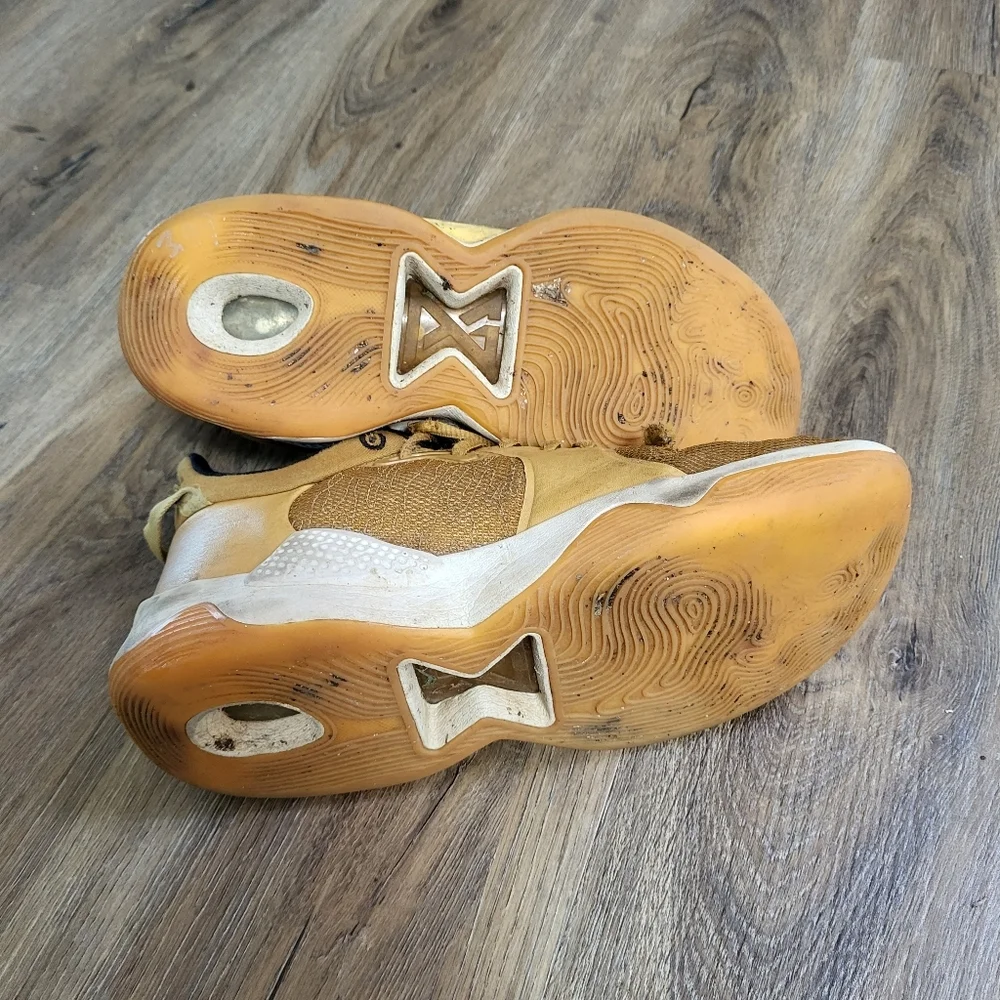 Nike PG 5 Wheat Mens Size 8 Basketball Shoes Sneakers FLAWED Paul George Gold